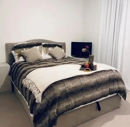 Stunning 1 Bed Luxury Apartment